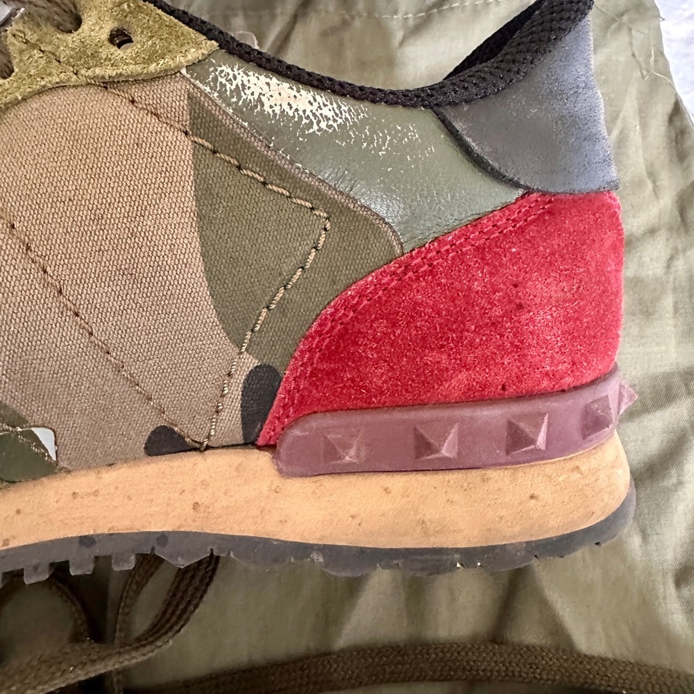 Men’s Valentino camo/dark red rockrunner sneakers - Picture 6 of 9